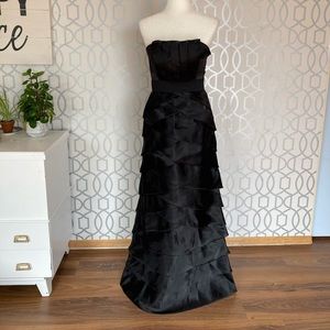 Elegant sleeveless black dress